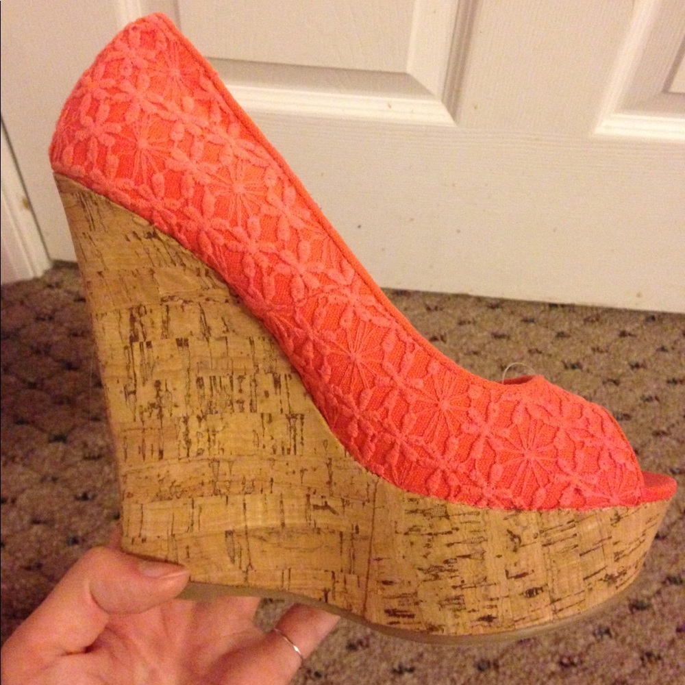 Brand new coral wedges! 7/8